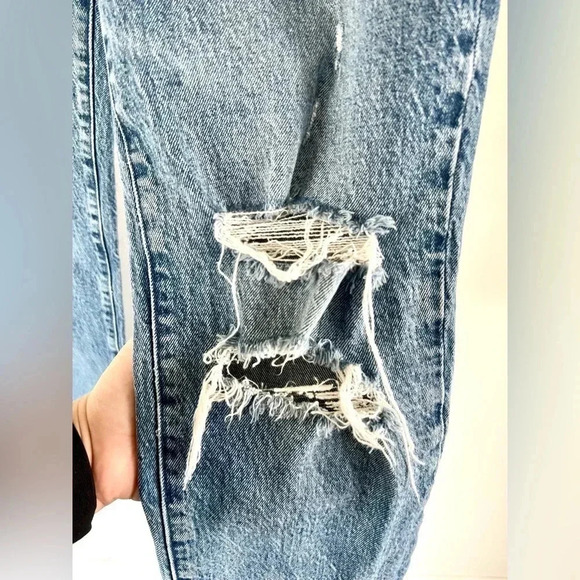 Abercrombie & Fitch Mid- Rise Distressed Boyfriend Jeans Medium Wash Size 26 - Picture 6 of 11